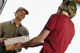 découvrez le rôle essentiel du démarcheur dans le développement commercial. apprenez comment cet expert en prospection établit des relations de confiance, identifie des opportunités et contribue à la croissance des entreprises. suivez nos conseils pour exceller dans cette fonction clé.