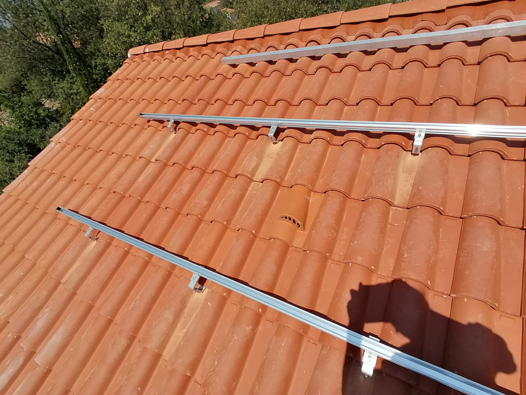 découvrez notre guide complet sur le démontage des panneaux photovoltaïques (pv). apprenez les étapes essentielles, les outils nécessaires et les précautions à prendre pour démonter vos installations en toute sécurité et efficacité.