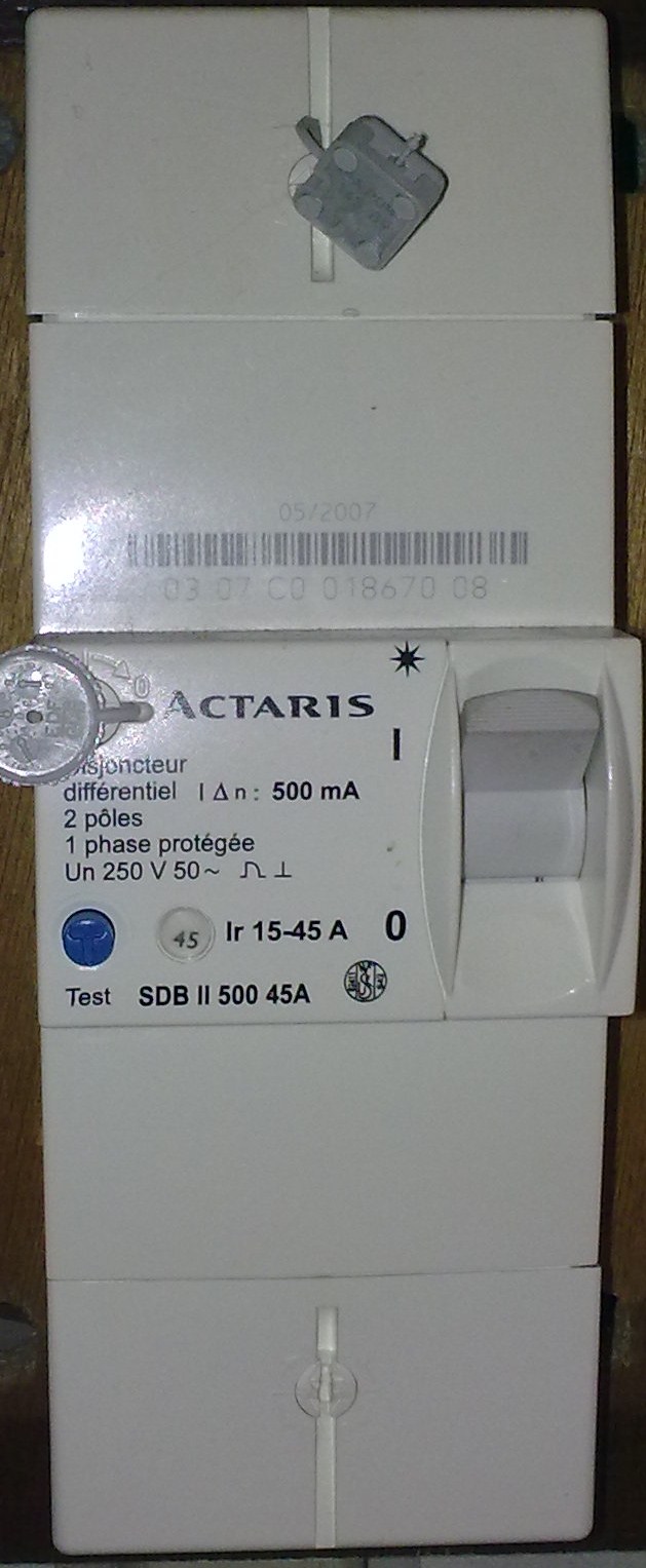 découvrez le disjoncteur actaris, un équipement indispensable pour assurer la protection de votre installation électrique. fiable et performant, il prévient les surcharges et les courts-circuits, garantissant ainsi la sécurité de votre habitat. idéal pour les professionnels et les particuliers souhaitant optimiser leur système électrique.