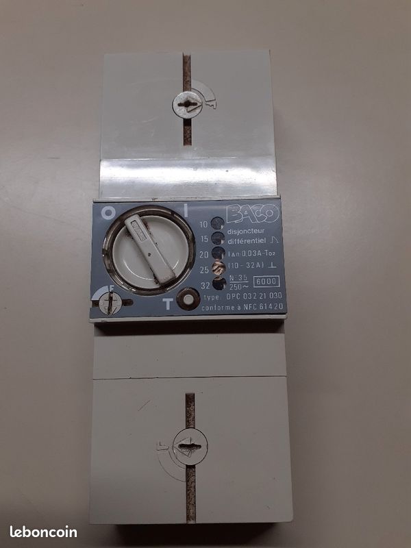 découvrez la série de disjoncteurs baco, conçus pour offrir une protection optimale contre les surcharges et les courts-circuits. fiables et performants, ces disjoncteurs garantissent la sécurité de vos installations électriques tout en s'intégrant parfaitement à votre système. informez-vous sur les caractéristiques techniques et les avantages de la série baco.