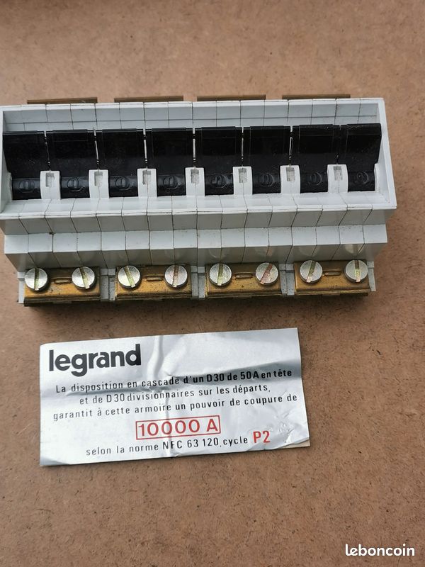 découvrez le disjoncteur cascade, un dispositif essentiel pour protéger vos installations électriques. apprenez comment il fonctionne, ses avantages en matière de sécurité et d'efficacité, ainsi que les meilleures pratiques pour son installation et son utilisation.