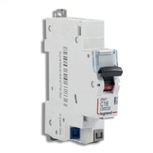 découvrez la fiabilité et la performance des disjoncteurs legrand, conçus pour assurer la sécurité de vos installations électriques. profitez d'une large gamme de disjoncteurs adaptés à toutes vos besoins, garantissant protection et tranquillité d'esprit.