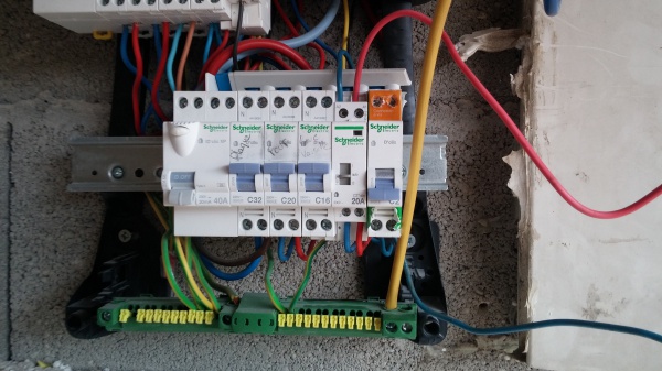 découvrez comment un disjoncteur nuit peut optimiser la sécurité de votre installation électrique. apprenez son fonctionnement, les avantages qu'il offre et pourquoi il est essentiel pour préserver vos appareils en période de faible consommation.