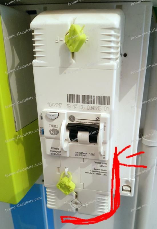 découvrez les causes et solutions possibles lorsque le disjoncteur saute. apprenez à identifier les problèmes électriques courants et comment les résoudre pour assurer la sécurité de votre installation.