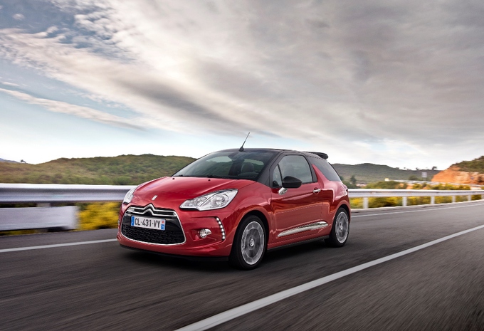 découvrez notre offre exceptionnelle : la ds3 à partir de 5000€. profitez d'un design élégant, de performances remarquables et d'un confort inégalé. ne manquez pas cette opportunité de conduire une voiture qui allie style et technologie. contactez-nous dès aujourd'hui pour en savoir plus !