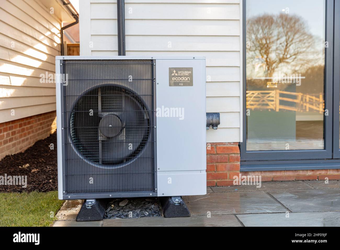 découvrez ecodan, la solution de pompe à chaleur innovante qui vous permet de réaliser des économies d'énergie tout en réduisant votre empreinte carbone. idéale pour le chauffage et l'eau chaude sanitaire, ecodan allie performance, confort et respect de l'environnement.