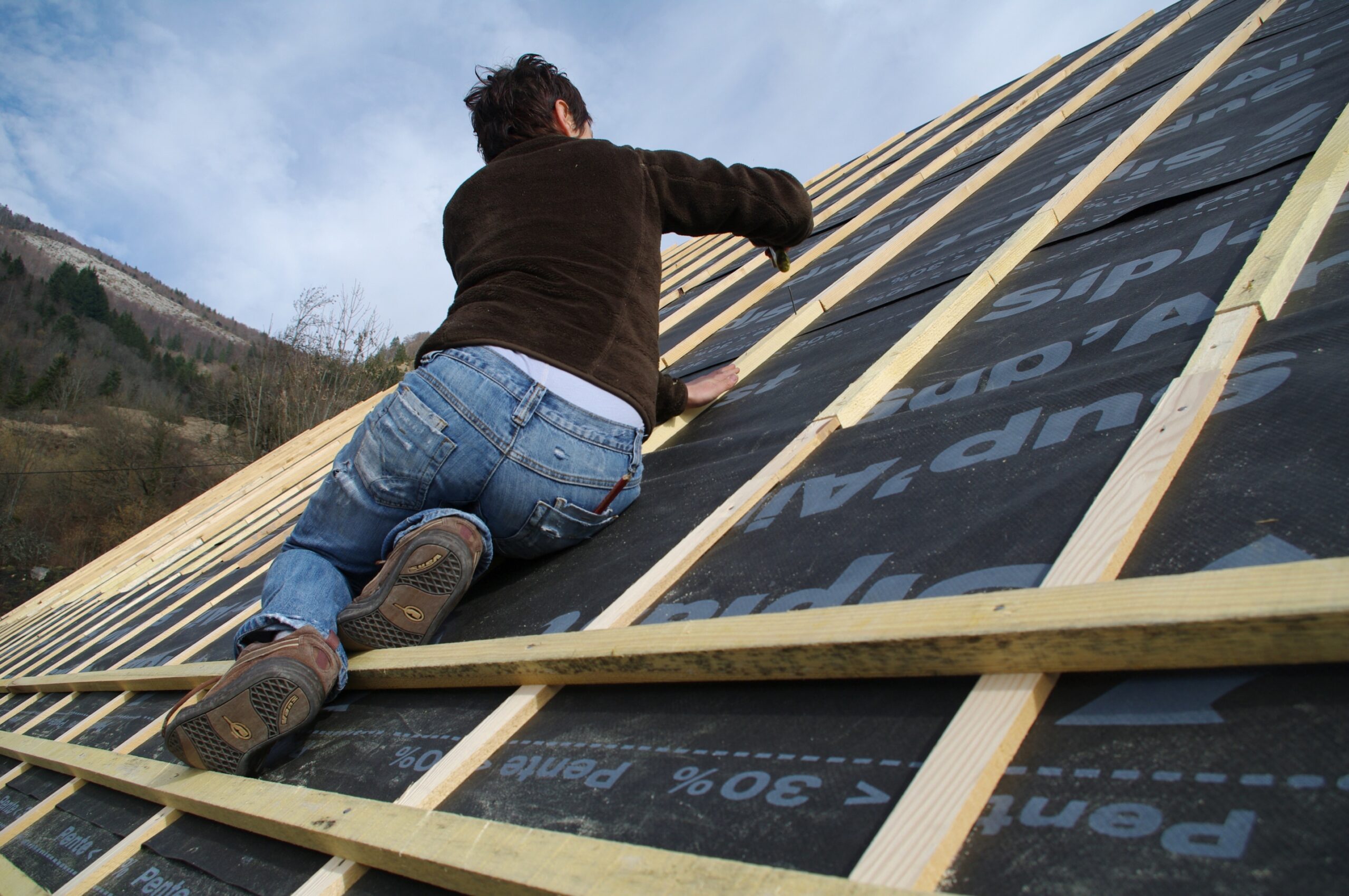 découvrez notre gamme d'écrans sous toiture, conçus pour protéger votre maison des intempéries tout en garantissant une excellente isolation. idéaux pour améliorer l'efficacité énergétique de votre habitat, ces écrans facilitent la gestion de l'humidité et prolongent la durabilité de votre toiture.