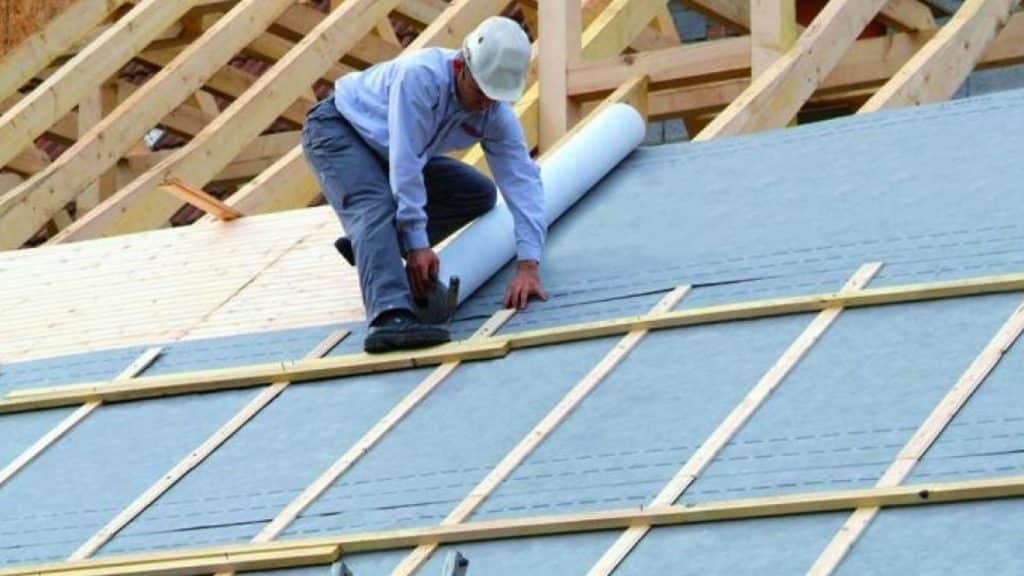découvrez l'importance de l'écran sous toiture pour une isolation optimale et une protection efficace contre l'humidité. apprenez comment choisir et installer cet élément essentiel pour garantir la durabilité de votre toiture et améliorer le confort de votre habitation.