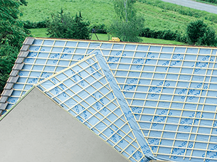 découvrez tout sur les écrans de toiture : leur rôle essentiel dans la protection de votre maison, les différentes options disponibles, et nos conseils pour un choix adapté à vos besoins.