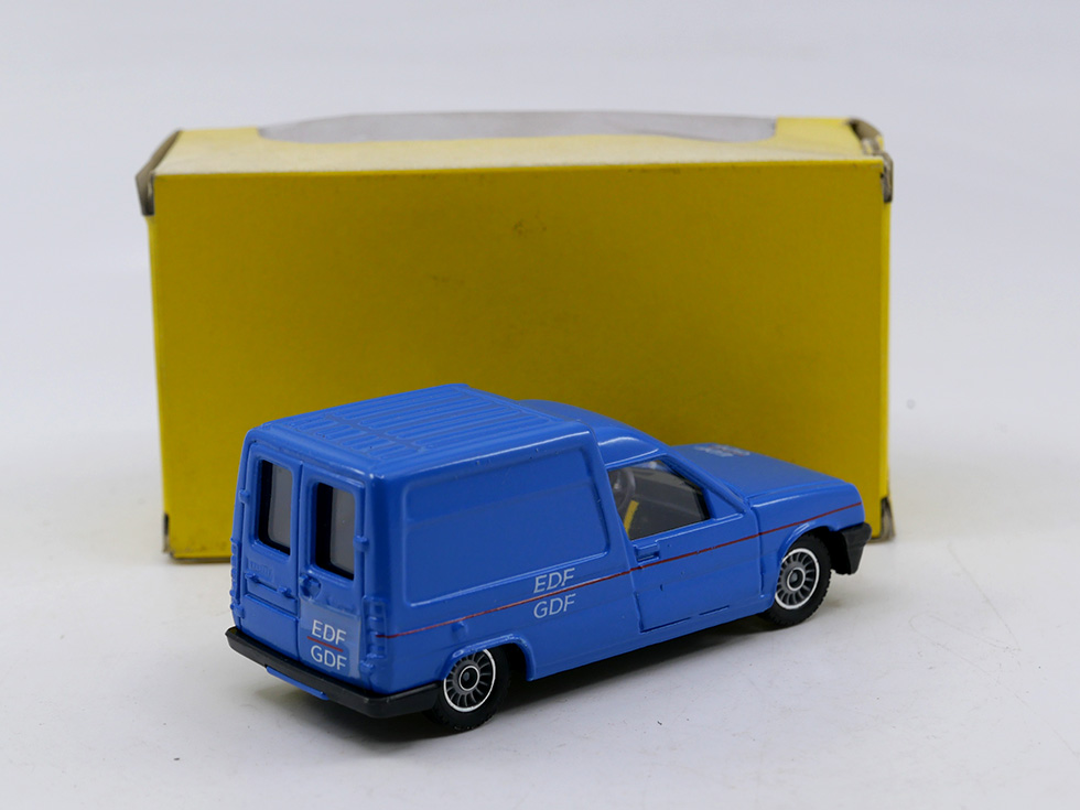 découvrez edf auto, votre solution d'énergie verte et durable pour alimenter vos véhicules électriques. bénéficiez de tarifs compétitifs, d'une gestion simplifiée de votre consommation et d'un service client à votre écoute. optez pour une mobilité éco-responsable avec edf auto.