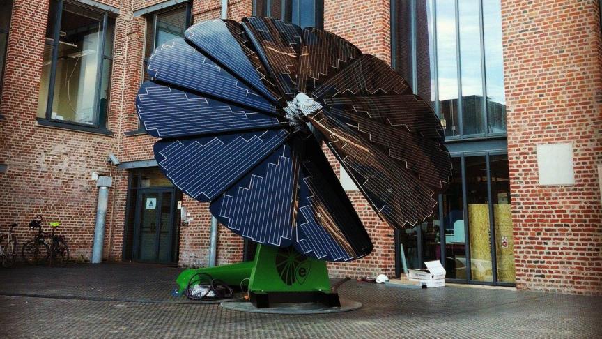 découvrez edf smartflower, la solution innovante de panneaux solaires autonomes et esthétiques qui s'adaptent à votre espace. profitez d'une énergie renouvelable efficace tout en embellissant votre jardin ou terrasse.