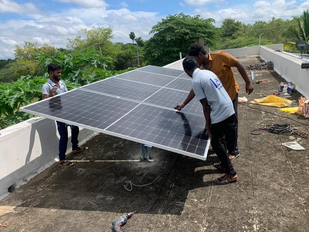 découvrez comment l'éducation sur l'énergie solaire peut transformer notre avenir. apprenez les fondamentaux de l'énergie solaire, ses avantages et son impact sur l'environnement à travers des cours adaptés à tous. rejoignez le mouvement vers une planète plus verte et durable grâce à la connaissance et à l'innovation.