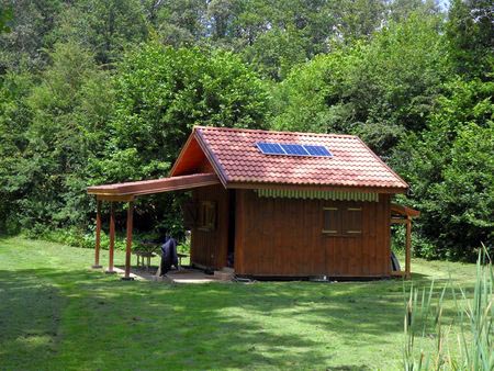découvrez nos solutions d'électricité pour votre chalet : installations sécurisées, énergies renouvelables, et conseils d'experts pour optimiser votre confort et votre consommation.