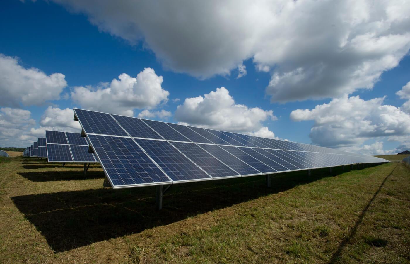 découvrez les avantages de l'énergie solaire, une source d'énergie renouvelable et durable qui contribue à la protection de l'environnement tout en réduisant vos factures d'électricité. informez-vous sur les technologies, les installations et les bénéfices d'une transition vers l'énergie solaire.