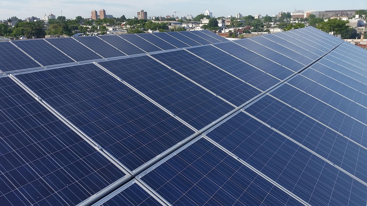 découvrez comment profiter de l'énergie solaire gratuite pour réduire vos factures d'électricité et contribuer à la protection de l'environnement. adoptez des solutions durables et économisez tout en utilisant une ressource naturelle inépuisable !