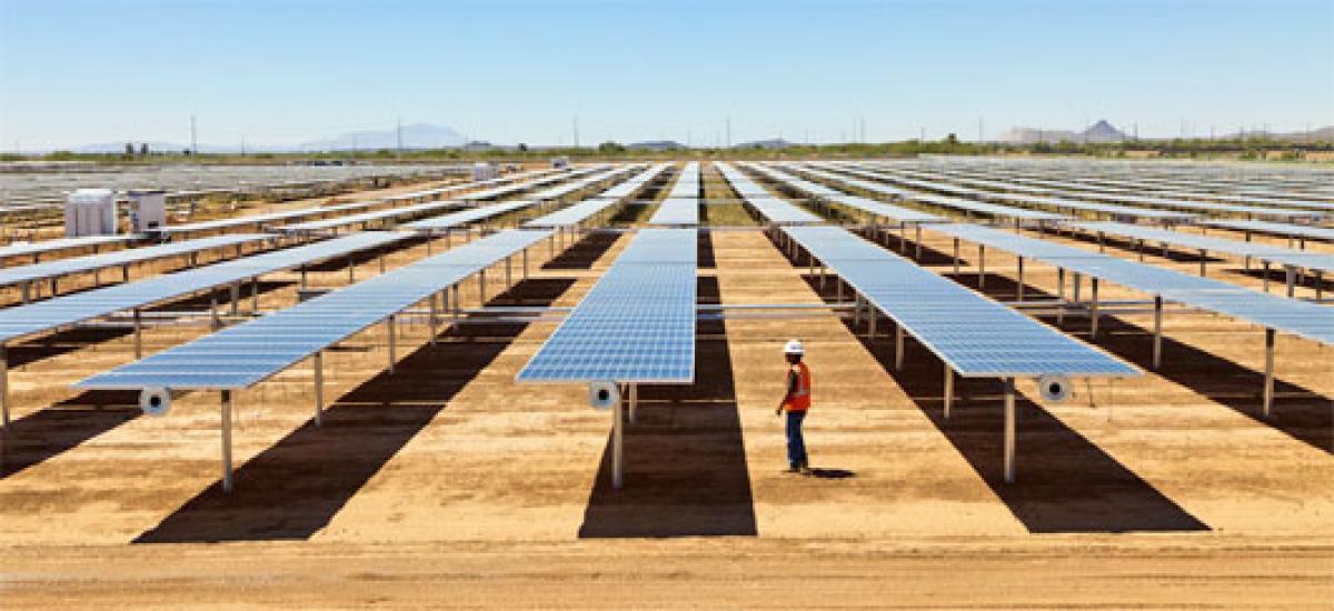 découvrez les dernières tendances et innovations de l'énergie solaire mondiale. explorez comment cette source d'énergie renouvelable transforme le paysage énergétique, réduit les émissions de carbone et contribue à un avenir durable. renseignez-vous sur les projets solarisés, les technologies émergentes et les impacts économiques de l'énergie solaire à travers le monde.