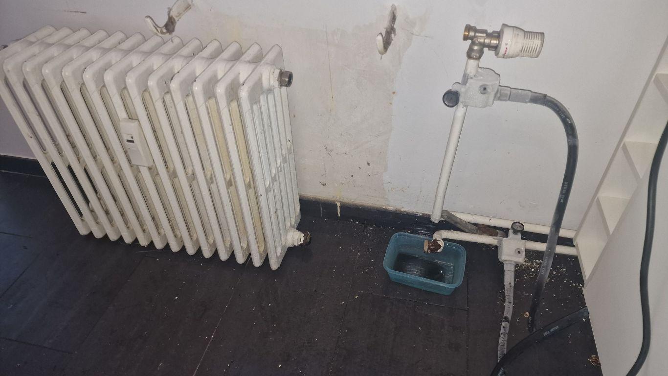 découvrez comment enlever un radiateur facilement et en toute sécurité. suivez notre guide pas à pas pour déconnecter et retirer votre radiateur sans dégâts, tout en préparant votre espace pour de futures rénovations.