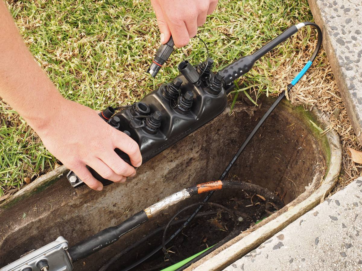 découvrez les étapes essentielles pour enterrer une gaine de manière sécurisée et efficace. suivez nos conseils pour assurer une installation fiable et durable, tout en respectant les normes en vigueur.