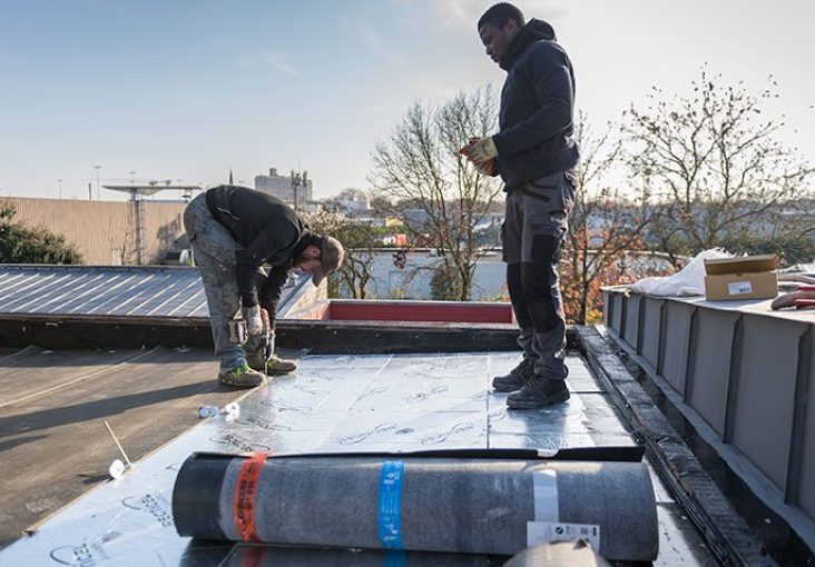 découvrez les avantages de l'epdm pour votre toit : une solution d'étanchéité durable et efficace, idéale pour tous types de toitures. informez-vous sur l'installation, l'entretien et les bénéfices de ce matériau reconnu pour sa longévité et sa résistance aux intempéries.
