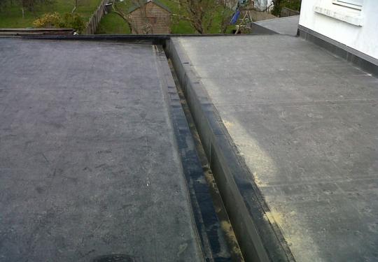 découvrez les avantages de l'epdm pour votre toiture : une solution durable, étanche et écologique. idéal pour protéger votre maison des intempéries tout en optimisant l'isolation thermique. apprenez-en plus sur l'installation et l'entretien de votre toit en epdm.