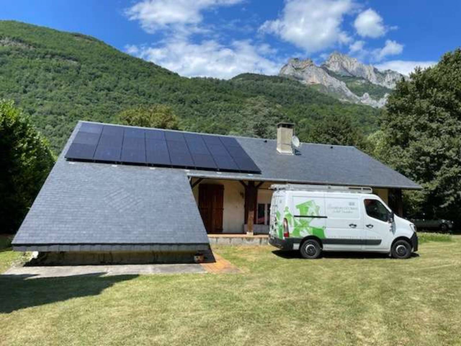 découvrez tout ce qu'il faut savoir sur la facture photovoltaïque : comment elle est calculée, les économies possibles et les avantages des panneaux solaires pour votre consommation d'énergie.