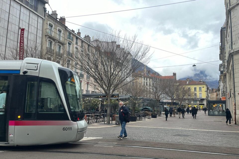 découvrez les derniers faits divers survenus en nord isère : incidents, accidents, actualités locales et histoires marquantes. restez informés sur ce qui se passe dans votre région.