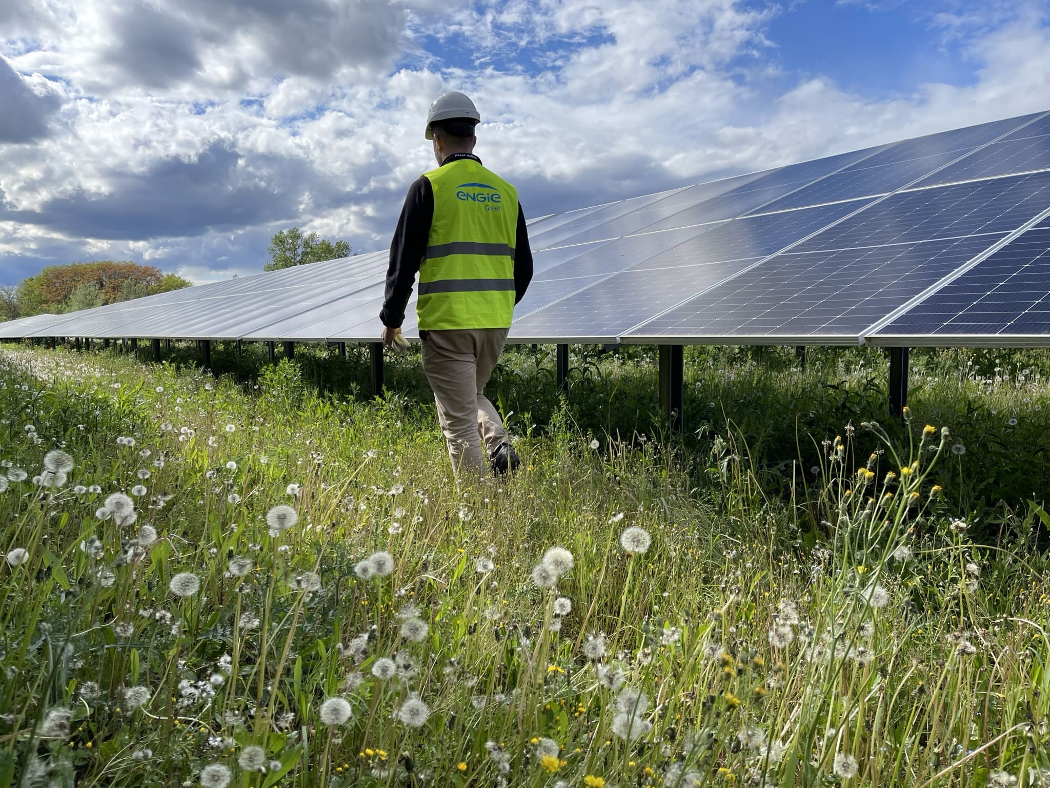 découvrez les bienfaits d'une ferme solaire, une solution innovante pour produire de l'énergie renouvelable. transformez des terrains inutilisés en sources d'énergie verte tout en préservant l'environnement. rejoignez la révolution énergétique avec des projets durables qui allient rentabilité et respect de la planète.