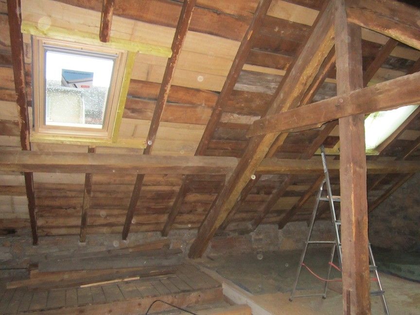 découvrez le film sous toiture volige, un élément essentiel pour assurer l'étanchéité et l'isolation de votre toiture tout en protégeant votre maison des intempéries. apprenez-en plus sur ses caractéristiques, ses avantages et comment l'installer pour garantir la durabilité de votre couverture.