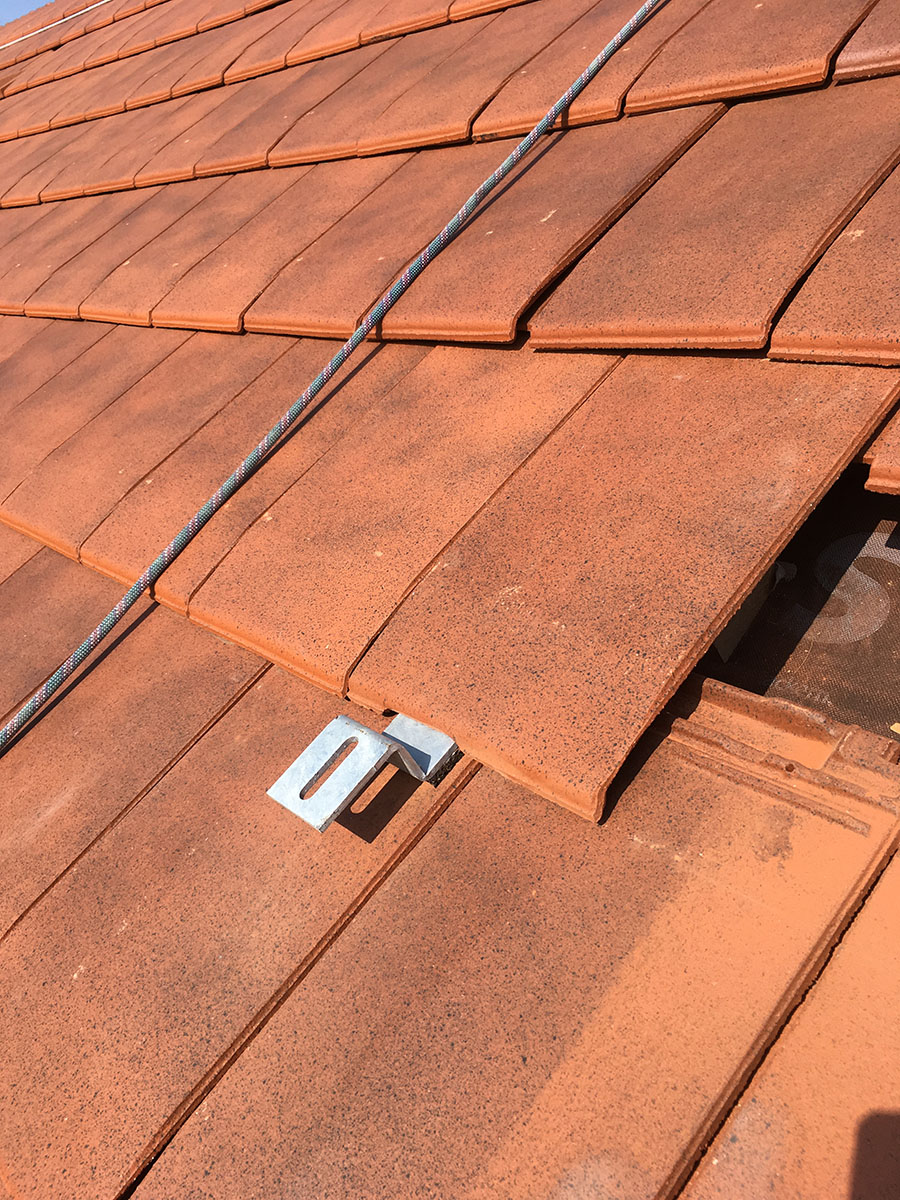 découvrez comment fixer facilement vos panneaux solaires sur des toits en ardoise. nos conseils et méthodes adaptées garantissent une installation sécurisée et efficace, tout en protégeant l'intégrité de votre toiture.