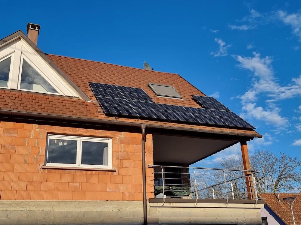 découvrez nos solutions efficaces de fixation pour panneaux solaires sur tuiles, garantissant une installation durable et esthétique. optimisez votre production d'énergie solaire en toute sécurité.