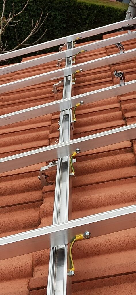 découvrez nos solutions innovantes pour la fixation des panneaux photovoltaïques (pv). assurez une installation durable et fiable grâce à nos systèmes de fixation adaptés à tous types de toits. profitez d'une énergie solaire optimale avec des produits de qualité supérieure.