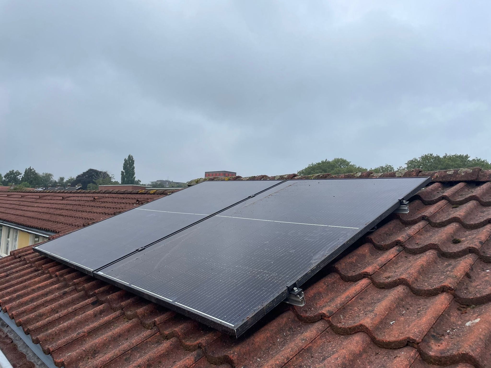 découvrez nos solutions de fixation solaire innovantes, conçues pour optimiser l'installation de panneaux solaires. robustes et faciles à utiliser, nos systèmes garantissent une performance maximale tout en s'intégrant harmonieusement à votre projet énergétique. optez pour une installation fiable et durable pour votre production d'énergie renouvelable.