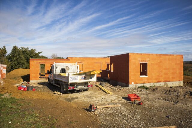 découvrez notre forum dédié à la construction sur terrain naturel. échangez des conseils, partagez vos expériences et trouvez des réponses à toutes vos questions sur les meilleures pratiques, les réglementations et les techniques de construction adaptées à tout type de sol.