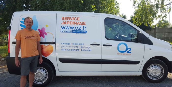 découvrez la franchise o2, leader des services à domicile en france. rejoignez un réseau dynamique, bénéficiez d'une formation complète et d'un accompagnement personnalisé pour réussir dans le secteur des services aux particuliers et aux entreprises.