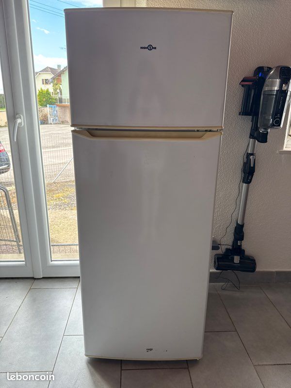 découvrez notre sélection de frigos de 1m40, alliant design moderne et performance énergétique. idéaux pour optimiser votre espace tout en maintenant vos aliments frais. trouvez le frigo parfait pour votre cuisine dès aujourd'hui !