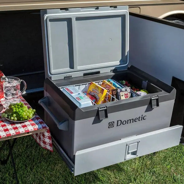 découvrez le frigo solaire, une solution innovante pour conserver vos aliments au frais de manière écologique. idéal pour le camping, les voyages en plein air ou les zones sans électricité, ce réfrigérateur autonome utilise l'énergie solaire pour vous offrir fraîcheur et liberté. explorez nos modèles et profitez d'une technologie durable et pratique.