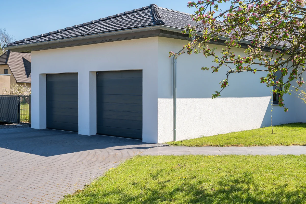 découvrez notre garage, un espace dédié à la réparation et à l'entretien de votre véhicule. profitez de services professionnels, d'un diagnostic précis, et de conseils d'experts pour garantir la performance et la sécurité de votre voiture.