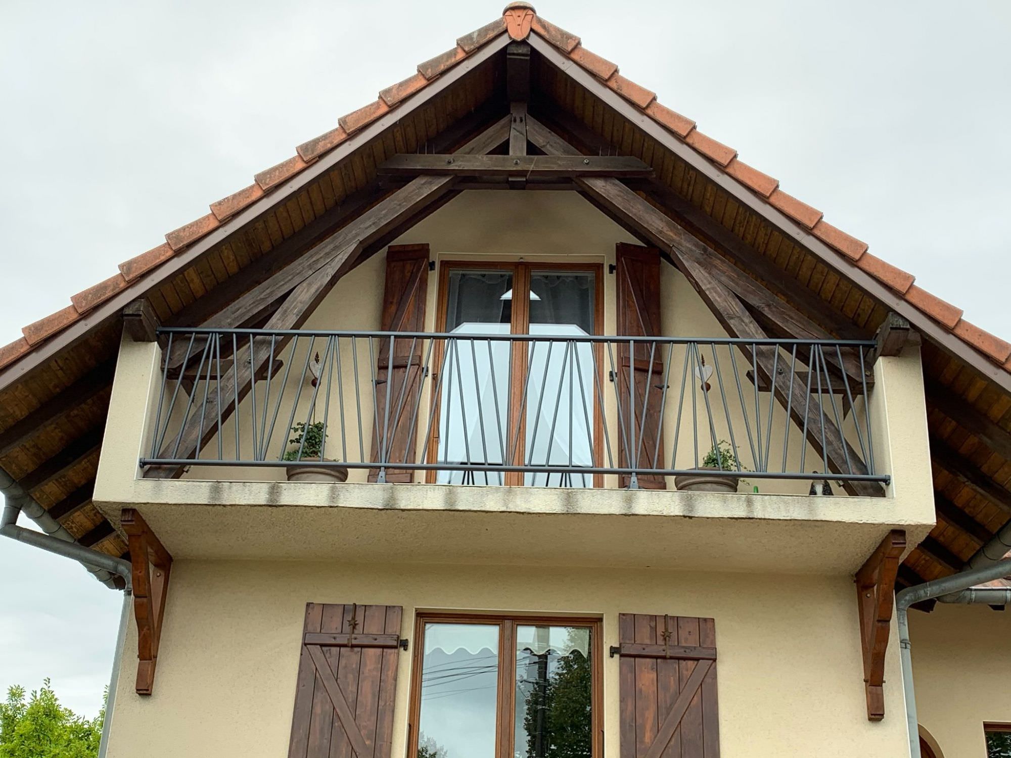 découvrez nos garde-corps pour balcon, alliant sécurité et esthétique. offrant une protection optimale tout en embellissant votre espace extérieur, nos modèles s'adaptent à tous les styles d'architecture. sécurisez votre balcon avec élégance!