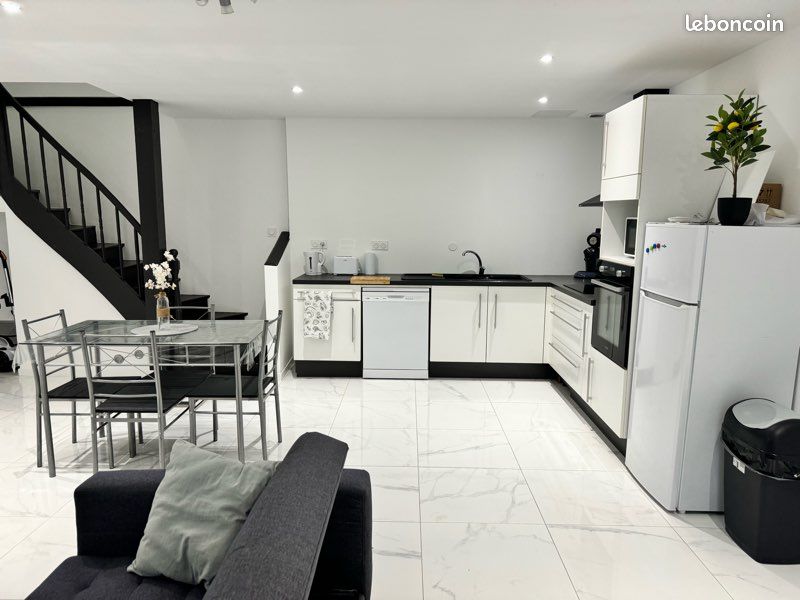 découvrez un gîte unique et original proche des installations nucléaires, alliant confort moderne et immersion dans un cadre exceptionnel. profitez d'un séjour inoubliable alliant nature, tranquillité et découverte de l'énergie nucléaire.