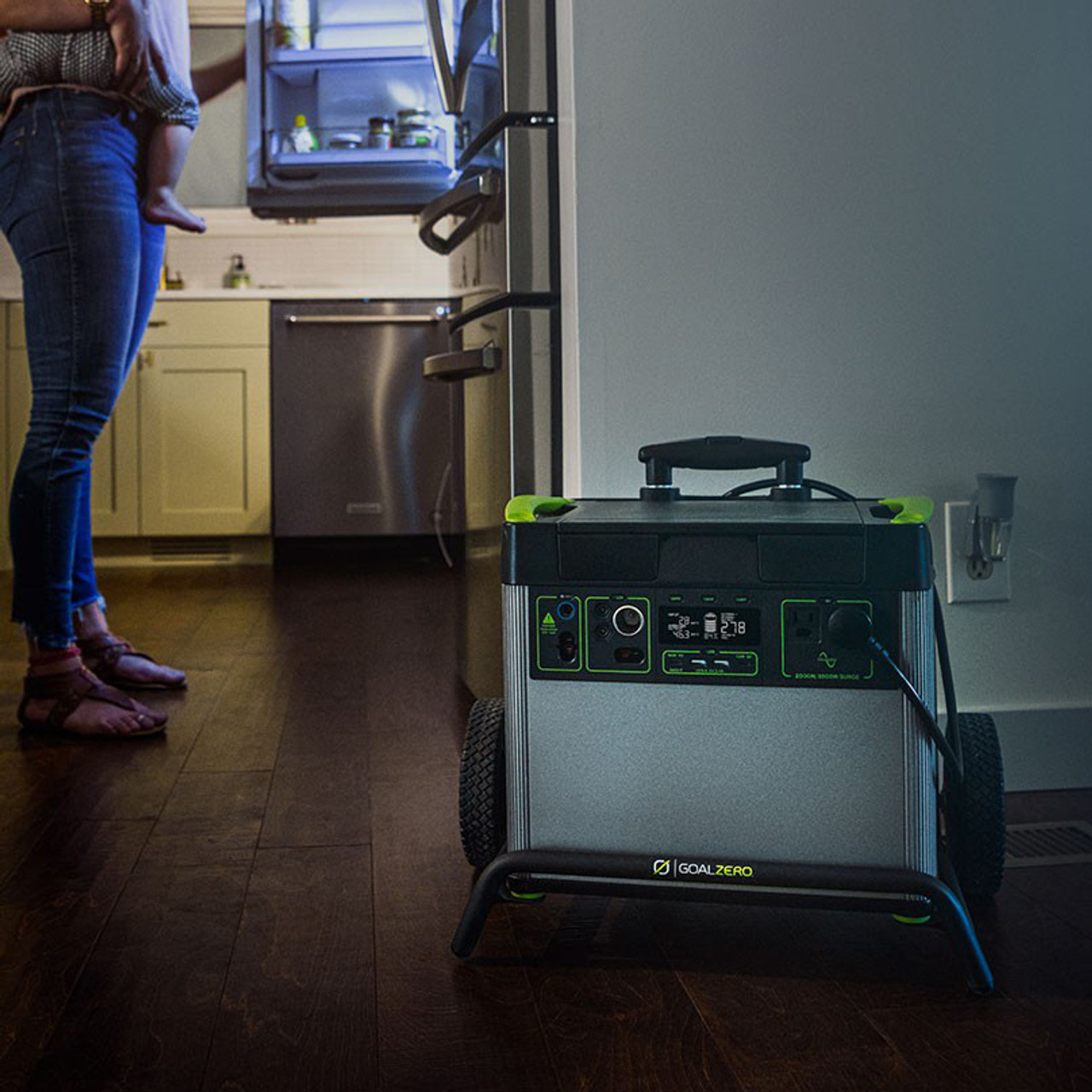 découvrez le goal zero 3000, une solution d'énergie portable idéale pour vos aventures en plein air. avec sa capacité de 3000 wh, rechargez vos appareils électroniques et équipements en toute autonomie, que ce soit en camping, en randonnée ou pendant une urgence. performant et facile à transporter, le goal zero 3000 est le compagnon parfait pour les amateurs d'activités en extérieur.