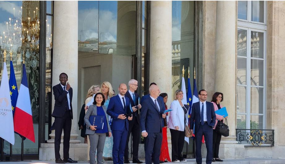 découvrez comment le gouvernement fonctionne, ses différentes structures, ses rôles et son impact sur la société. informez-vous sur les politiques publiques, la prise de décision et les enjeux actuels qui façonnent notre avenir.