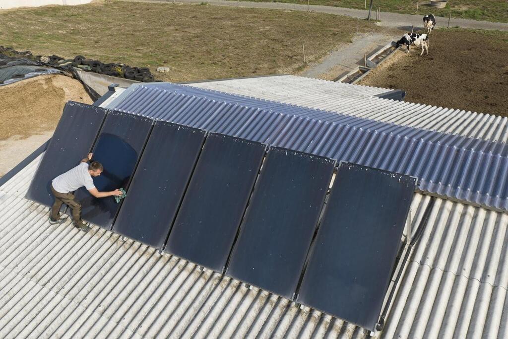 découvrez comment le gouvernement solaire transforme notre manière de produire et de consommer de l'énergie. explorez les initiatives, les avantages environnementaux et économiques, et l'impact d'une transition vers les énergies renouvelables sur nos sociétés.