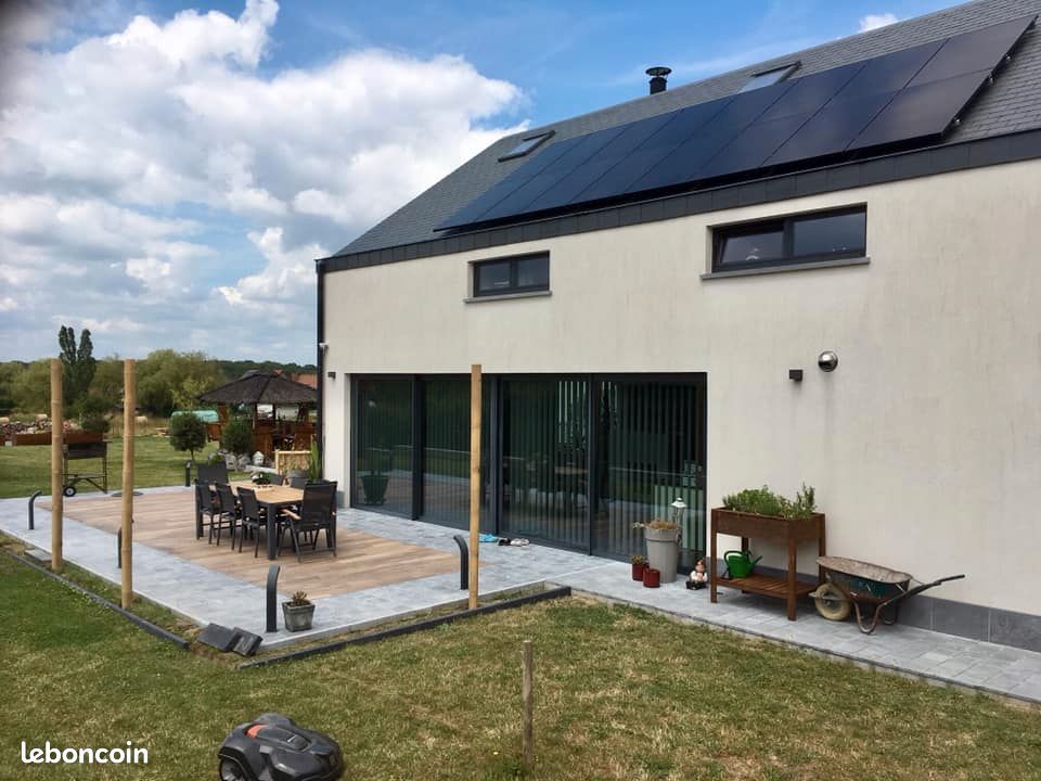 découvrez notre plateforme de grossiste solaire, spécialisée dans la vente de panneaux solaires, onduleurs et accessoires. profitez de produits de qualité à des prix compétitifs, adaptés aux professionnels du secteur de l'énergie renouvelable.