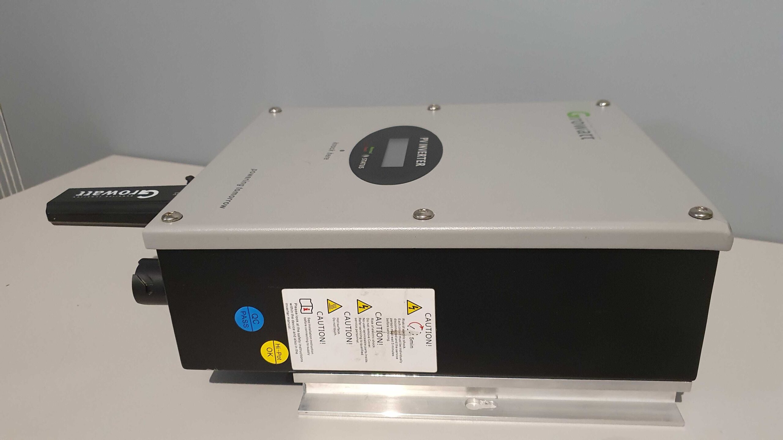 découvrez le growatt 3000s, un onduleur solaire performant et fiable, conçu pour optimiser la production d'énergie renouvelable. idéal pour les installations résidentielles, il offre une efficacité maximale et une gestion intelligente de l'énergie.