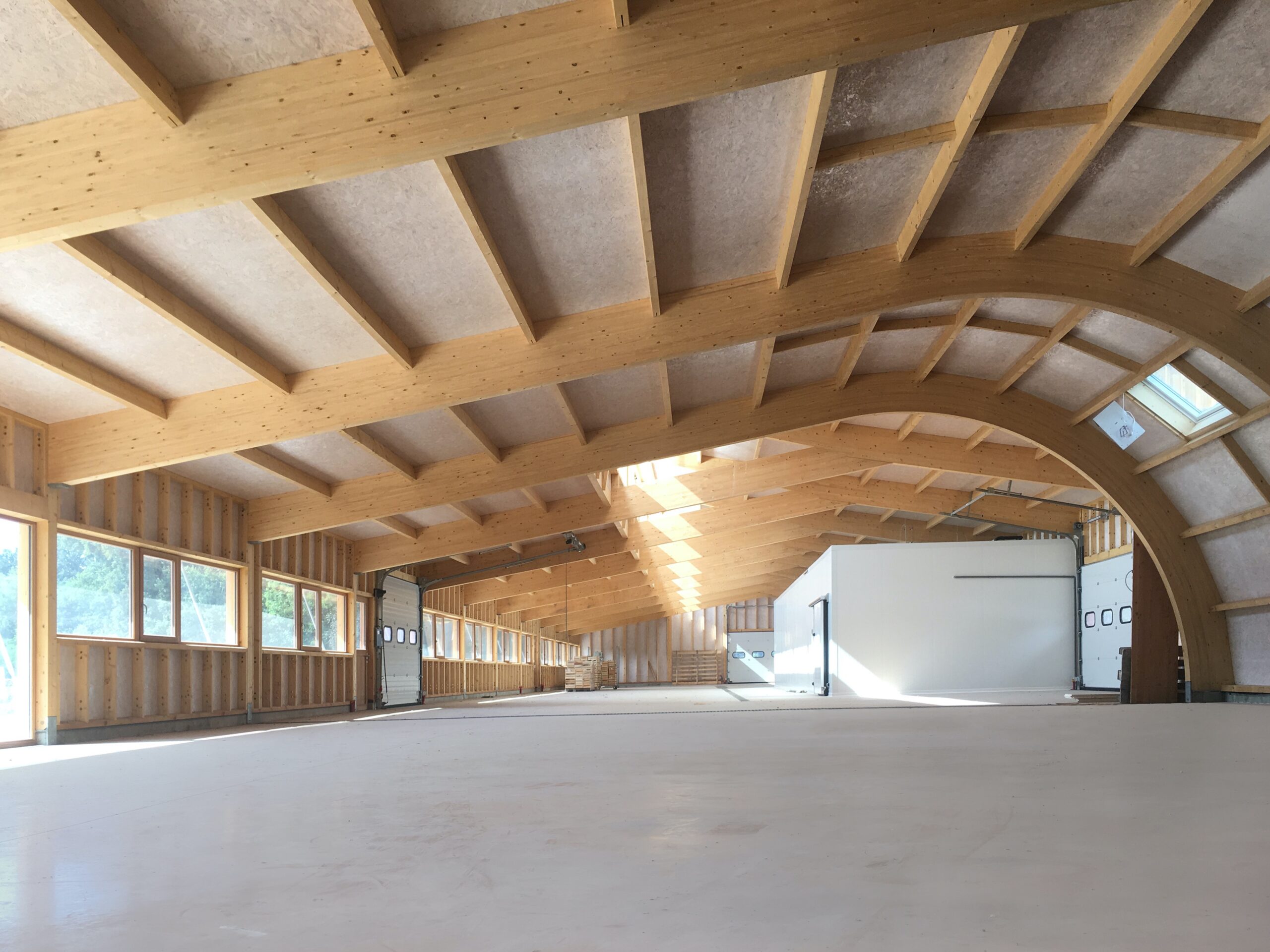 découvrez les avantages d'un hangar en bois équipé de panneaux photovoltaïques. alliant durabilité et efficacité énergétique, cette solution écologique offre un espace de stockage optimal tout en réduisant votre empreinte carbone.