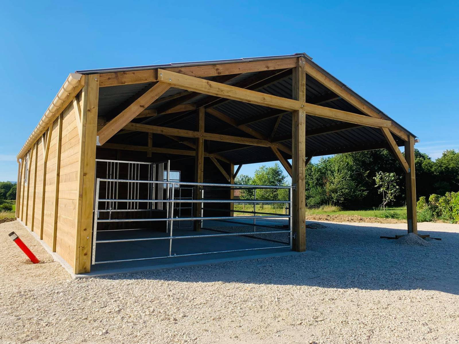 découvrez les avantages d'un hangar en bois équipé de panneaux photovoltaïques, alliant durabilité et éco-responsabilité. profitez d'une solution innovante pour optimiser votre espace tout en réduisant votre empreinte carbone.