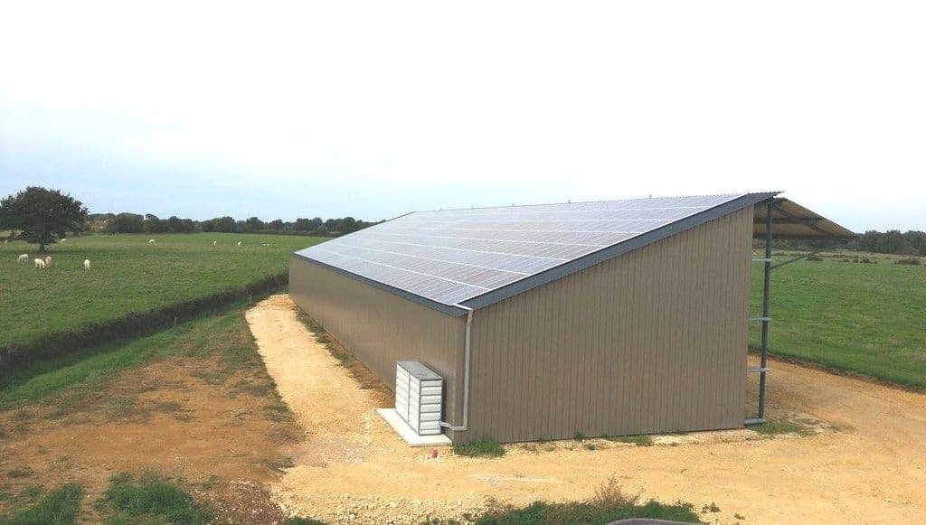 découvrez les avantages d'un hangar photovoltaïque : solution idéale pour allier agriculture, stockage et production d'énergie renouvelable. transformez votre espace de travail en un modèle durable et économique tout en contribuant à la transition énergétique.