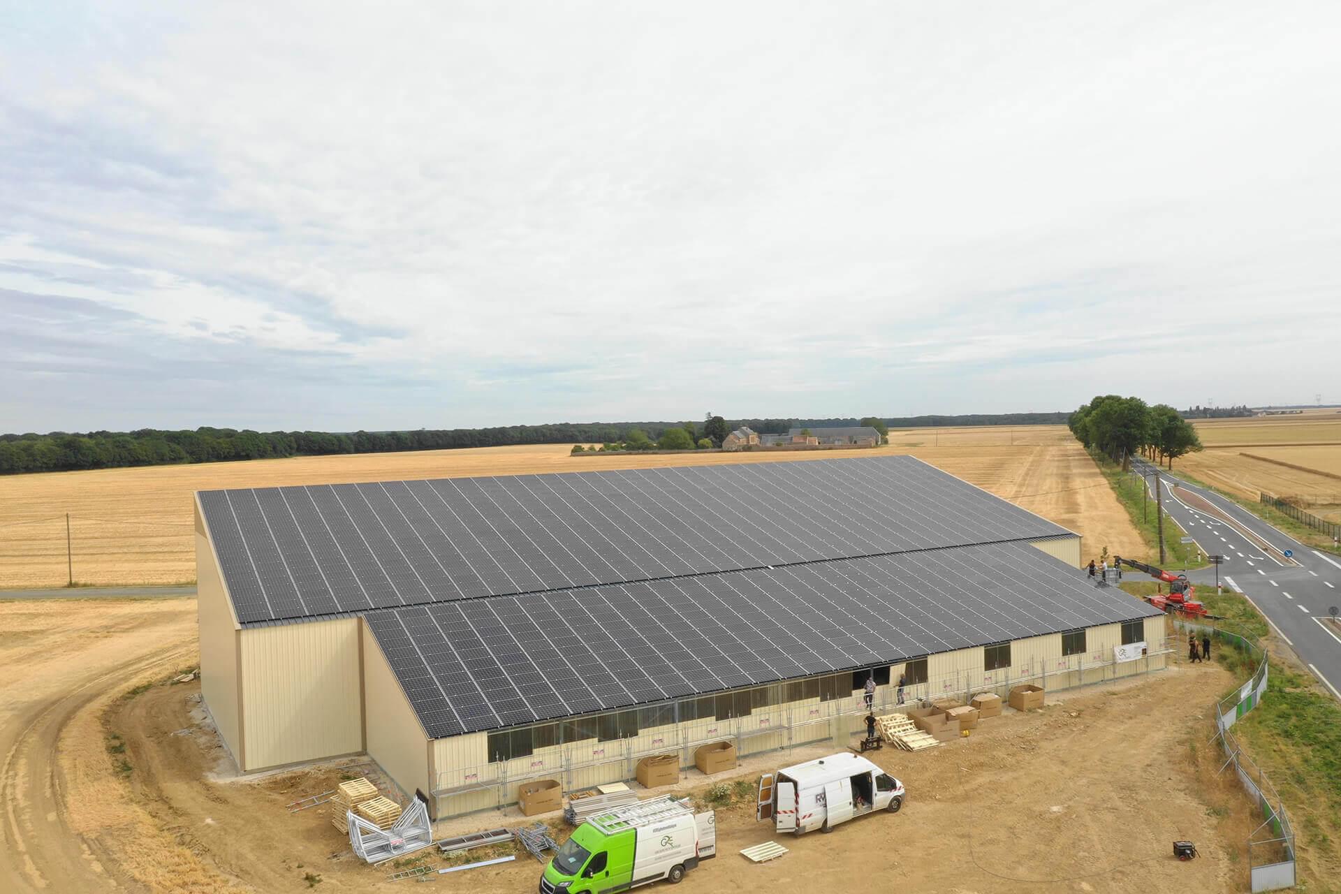 découvrez notre hangar photovoltaïque de 250 kwc, idéal pour optimiser la production d'énergie renouvelable tout en offrant un espace de stockage. améliorez votre efficacité énergétique et réduisez vos coûts grâce à cette solution durable et économique.