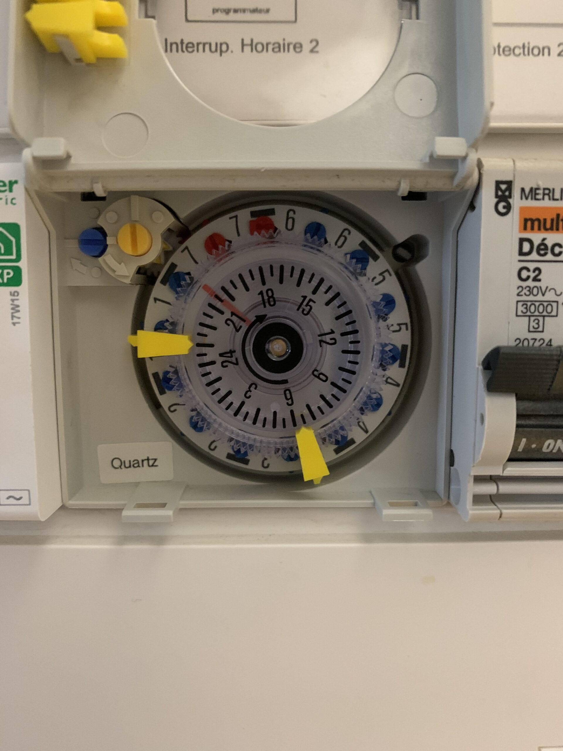 découvrez l'horloge cumulus, un accessoire élégant et moderne qui allie fonctionnalité et design. parfaite pour embellir votre intérieur tout en vous offrant une lecture facile de l'heure, cette horloge s'intègre harmonieusement dans tous les décors.