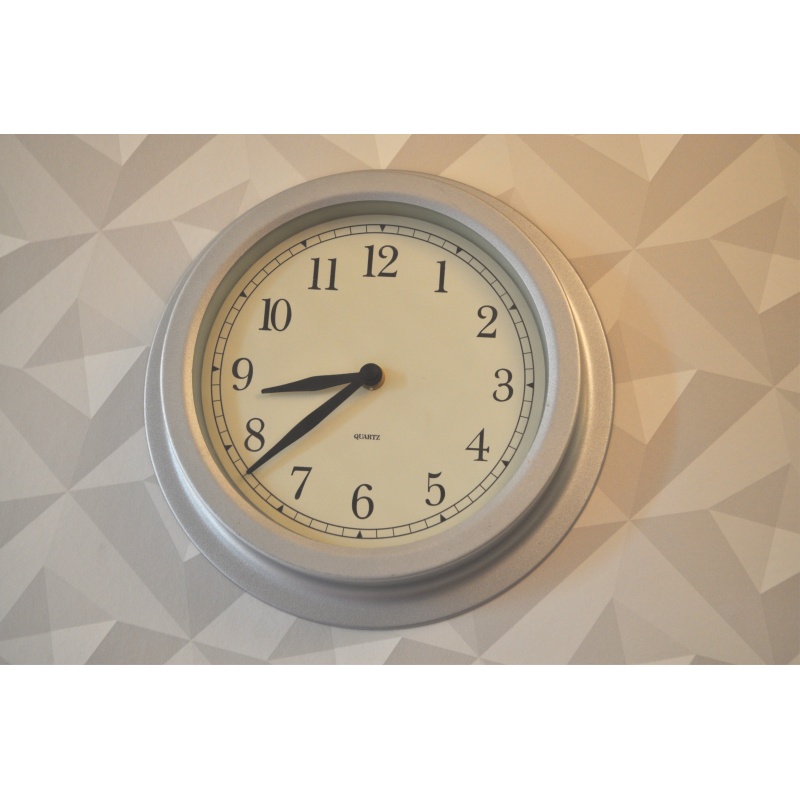 découvrez notre sélection d'horloges ikea, alliant design contemporain et fonctionnalité. ajoutez une touche moderne à votre intérieur tout en gardant le temps à portée de main. parcourez nos modèles variés pour trouver l'horloge qui conviendra parfaitement à votre décoration.